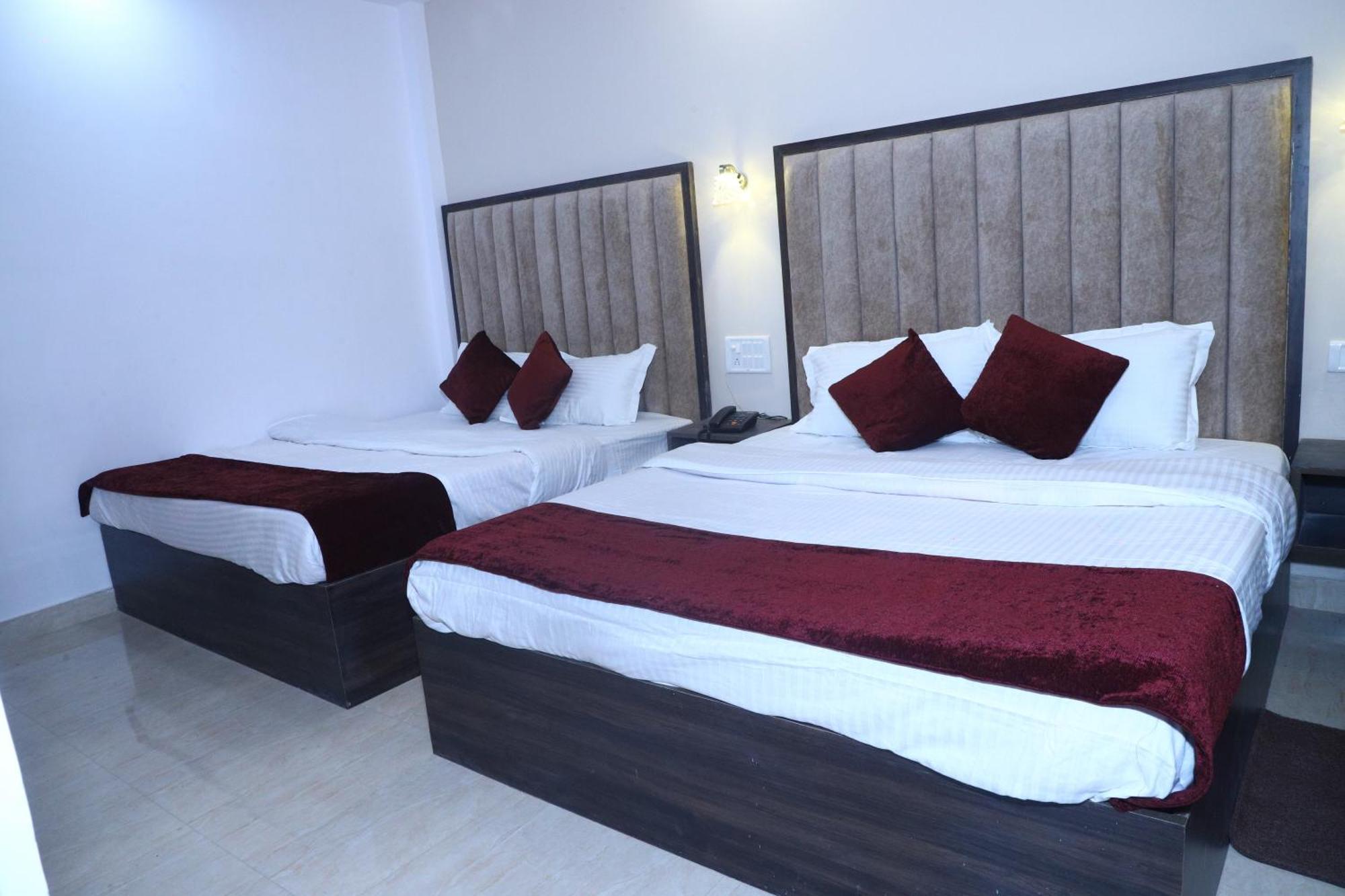 The Divine Oak Hotell Katra  Exteriör bild